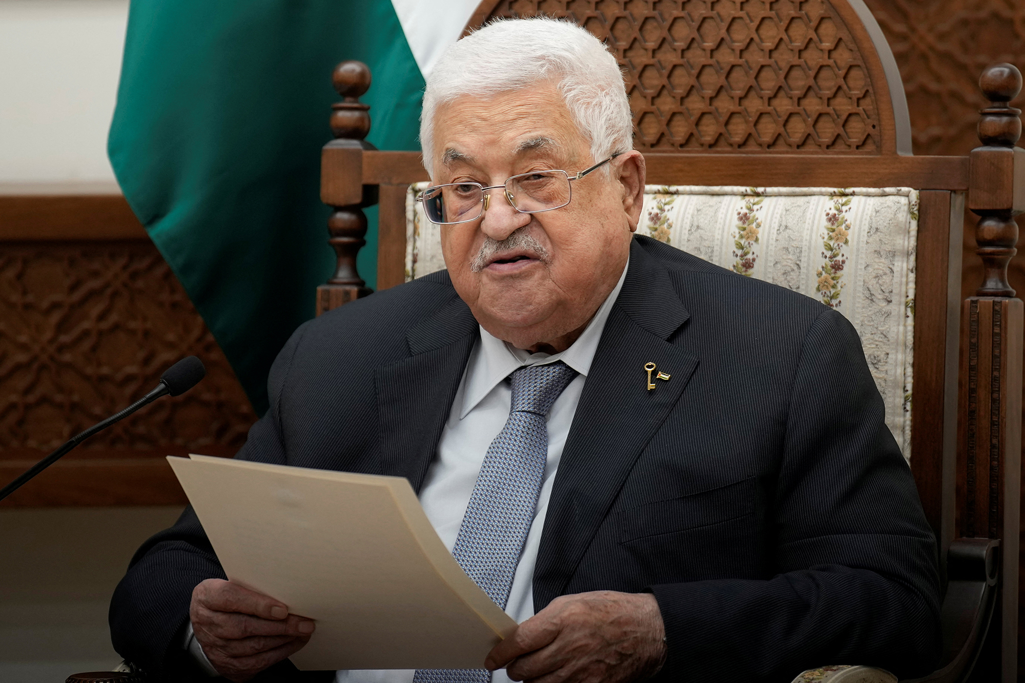 الرئيس الفلسطيني يطلب من الدول التي أوقفت تمويل وكالات الإغاثة أن تعيد النظر