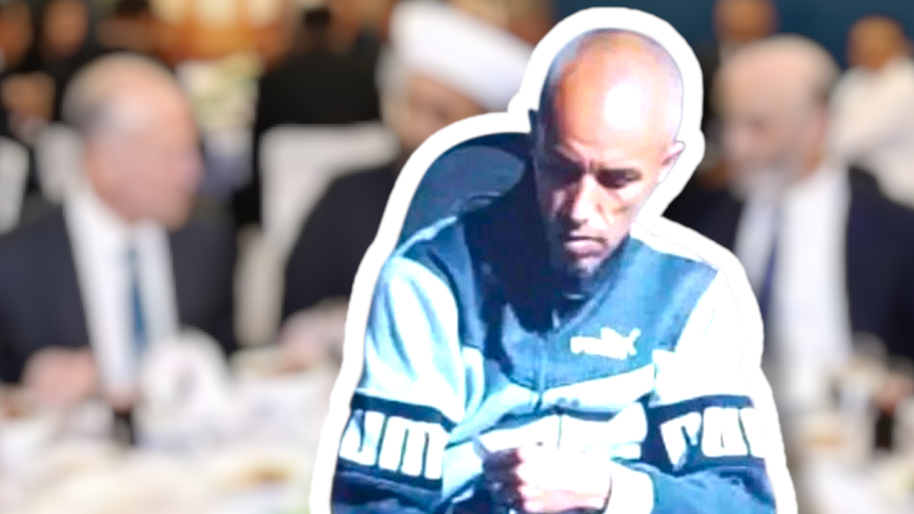 قصة "الأمير السعودي المزيف" المعروف باسم مصطفى الحسيان (أو مصطفى الهسيان، كما يُكتب أحياناً) هي قضية احتيال سياسي حديثة وقعت في لبنان